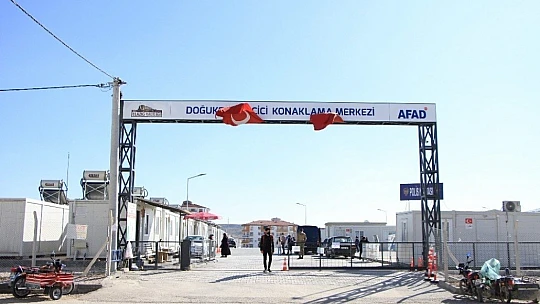 Elazığlı depremzedelere Kızılay'dan battaniye desteği