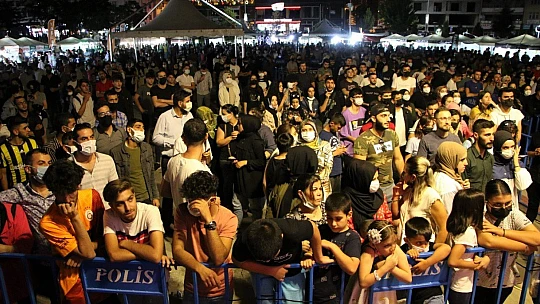 Elazığlılar Salçalı Köfte Festivalinde Zafer Döner'le coştu