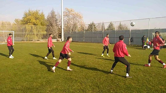 Elazığspor lider karşısında