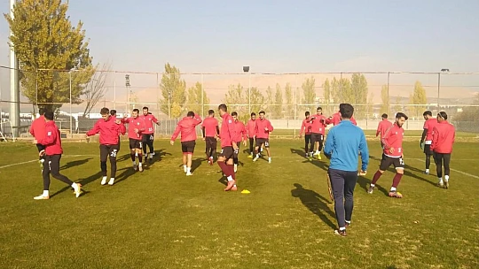 Elazığspor lider karşısında