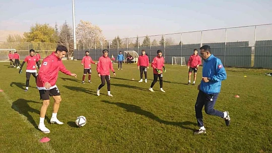 Elazığspor lider karşısında