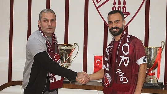 Elazığspor, yeni transferlerine imza töreni düzenledi