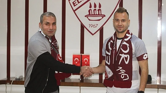 Elazığspor, yeni transferlerine imza töreni düzenledi