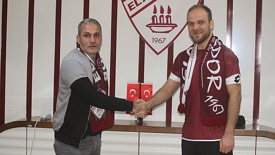 Elazığspor, yeni transferlerine imza töreni düzenledi