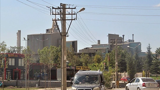 Elektrik tellerinin evlerle iç içe olması ağır hasarlı bina yıkımlarını engelliyor