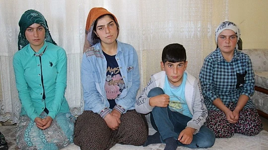 Eli öpülesi örnek anne