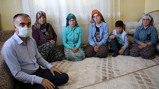 Eli öpülesi örnek anne