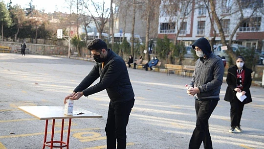 Ertelenen ALES aylar sonra korona tedbirleriyle yapıldı