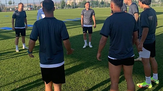 ES Elazığspor Teknik Direktörü Çelik: 'Her geçen gün daha iyiye gidiyoruz'
