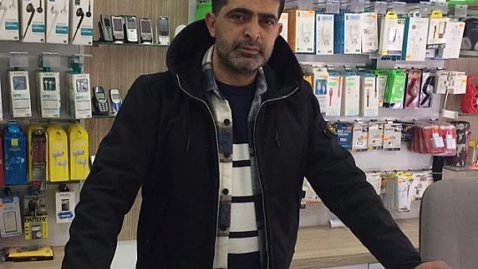 Eski telefonlardan koleksiyon yaptı