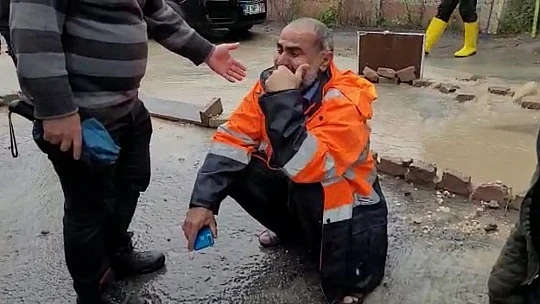 Evini su basan adam hüngür hüngür ağladı