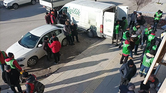 İHH Elazığ İnsani Yardım Derneği deprem bölgesinde