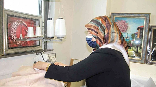 Fethi Sekin Şehir Hastanesinde açılan el sanatları kursu, vatandaşların ekmek kapısı oldu