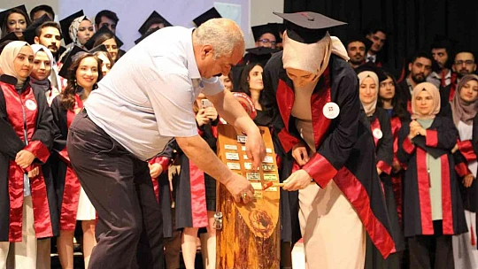 Fırat Üniversitesi 34. dönem tıp mezunlarını uğurladı