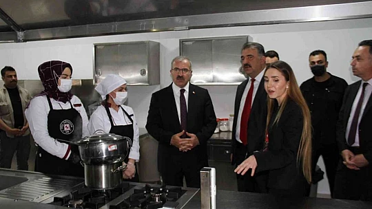 Fırat Üniversitesi'nde aşçılık mutfağı açıldı