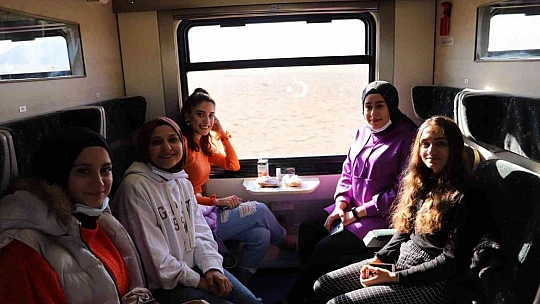 Fırat Üniversitesi'nden tren yolculuğu ve Palu gezisi