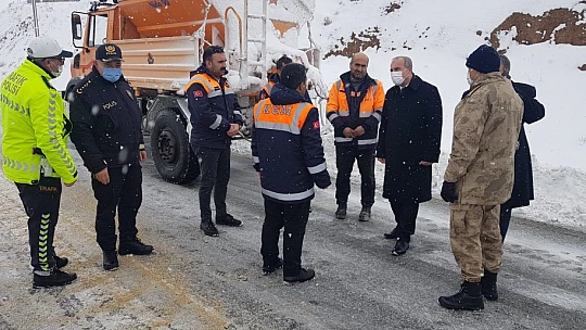 Vali Toraman karla mücadele çalışmalarını takip etti