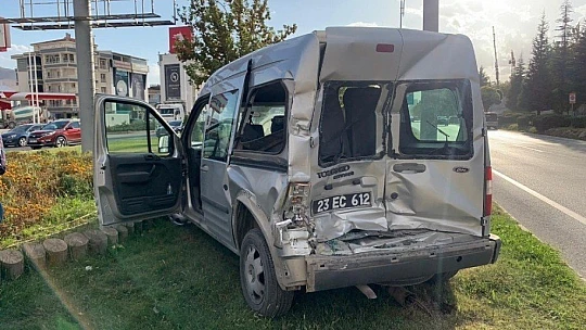 Freni boşalan kamyon araçlara çarptı: 4 yaralı