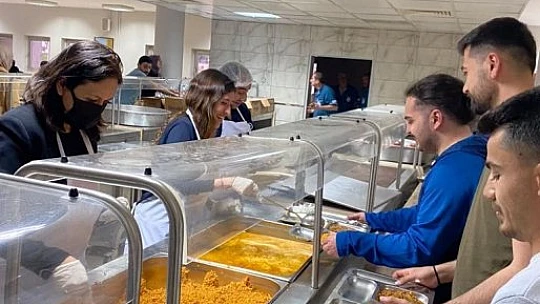 FÜ kadın kolları öğrencilerle iftarda bulundu