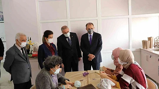 F.Ü. Rektörü Göktaş'tan özel çocuklara doğum günü sürprizi