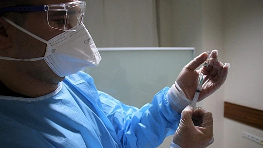 2 günde bin 492 sağlık çalışanı aşılandı