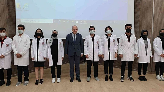 FÜ Tıp Fakültesi öğrencileri beyaz önlüklerini giydi