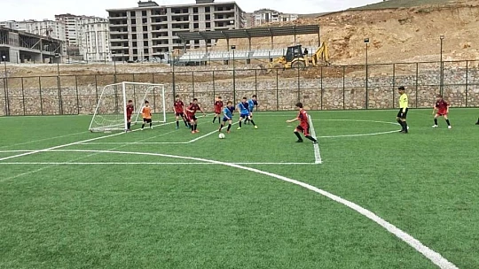 Futbol küçükler grup maçları Elazığ'da başladı