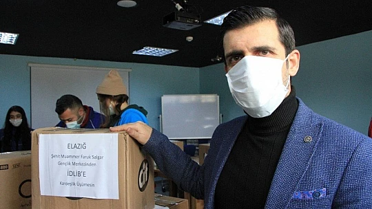 Gençler, topladıkları kıyafetleri İdlib'e gönderdi