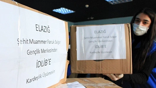 Gençler, topladıkları kıyafetleri İdlib'e gönderdi