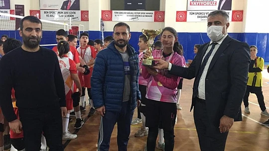 Gençler voleybolda şampiyonlar belli oldu