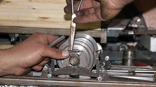 Gerçekleştiremediği hayalini yaptığı maket trenlerde yaşatıyor