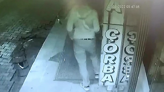Girdiği dükkanda umduğunu bulamayan hırsız, kasadaki bozuklukları çaldı