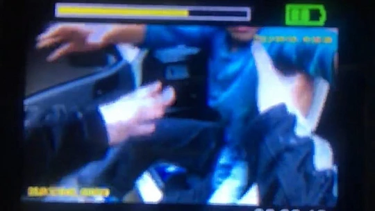 Göle dönen alt geçitte mahsur kalan çocuk, polis tarafından kurtarıldı