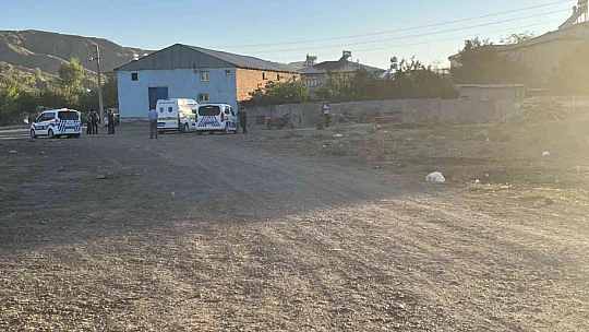 Gözünü taşla yaralayan adamı tüfekle vurdu