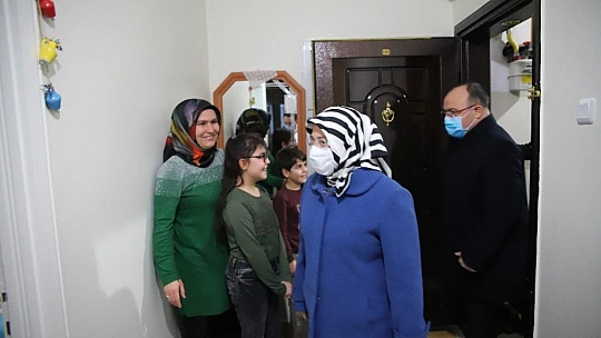 Gözyaşı döken küçük Hiranur'a 'Vali Amca'dan sürpriz ziyaret