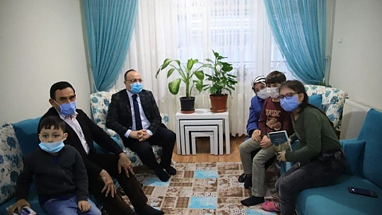 Gözyaşı döken küçük Hiranur'a 'Vali Amca'dan sürpriz ziyaret