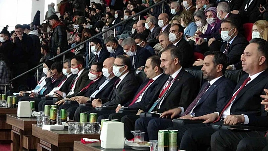 Güneydoğu Kariyer Fuarı'na binlerce öğrenci akın etti