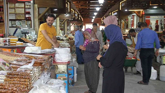Gurbetçiler, Kapalı Çarşı esnafına merhem oldu
