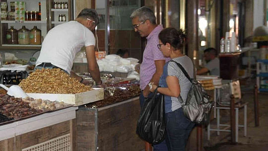 Gurbetçiler, Kapalı Çarşı esnafına merhem oldu