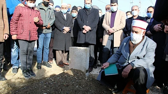Hafız Abdullah Nazırlı'nın kabri ziyaretçi akınına uğradı