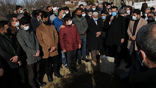 Hafız Abdullah Nazırlı'nın kabri ziyaretçi akınına uğradı