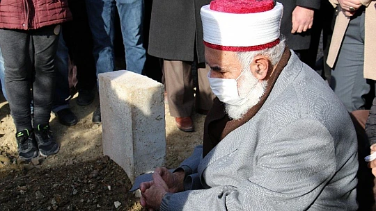 Hafız Abdullah Nazırlı'nın kabri ziyaretçi akınına uğradı
