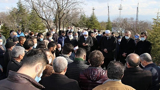 Hafız Abdullah Nazırlı'nın kabri ziyaretçi akınına uğradı