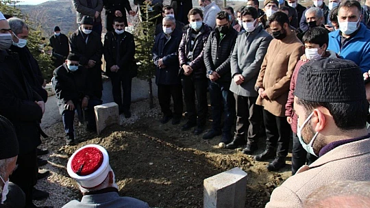 Hafız Abdullah Nazırlı'nın kabri ziyaretçi akınına uğradı