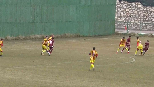 Hakemin verdiği kararlar taraftara saç baş yoldurdu