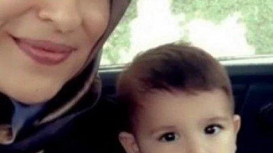 Hamile anne ve 2 yaşındaki oğlu aynı tabutta son yolculuğuna uğurlandı