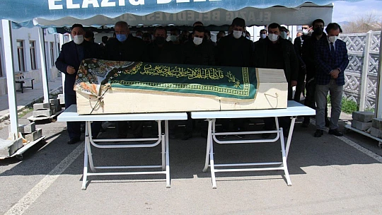 Hamile anne ve 2 yaşındaki oğlu aynı tabutta son yolculuğuna uğurlandı