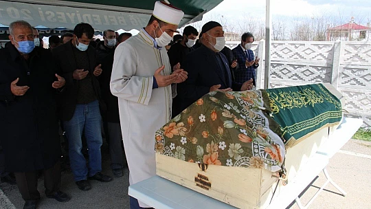 Hamile anne ve 2 yaşındaki oğlu aynı tabutta son yolculuğuna uğurlandı
