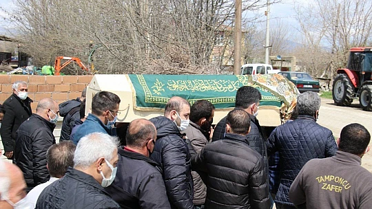 Hamile anne ve 2 yaşındaki oğlu aynı tabutta son yolculuğuna uğurlandı