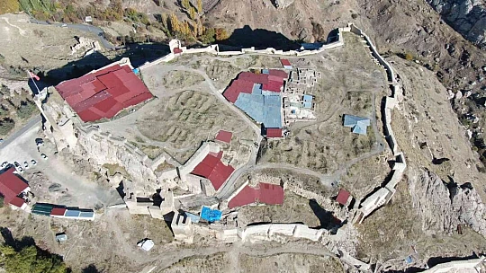 Harput Kalesi'nin tarihi çıkan buluntular ile 2 bin 200 yıl geriye gitti